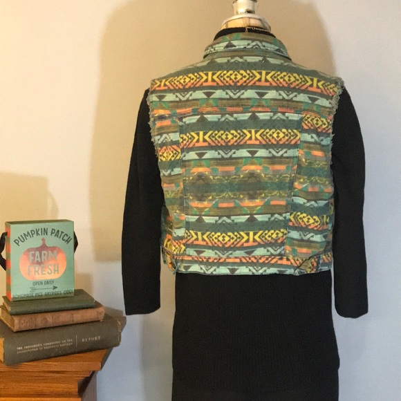 ❤️5/20❤️ With love Aztec  Jean vest size L - Picture 4 of 7